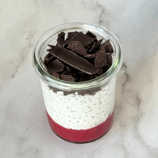 Graines de chia, purée de framboise