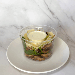 SALADE CHAMPIGNONS SAUTÉS, POUSSES D'ÉPINARDS, PARMESAN